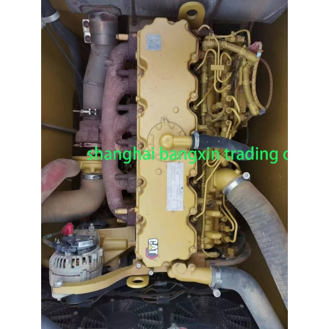 Продавец подержанных экскаваторов Cat326