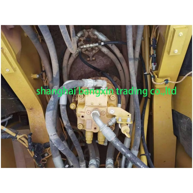 Продавец подержанных экскаваторов Cat326