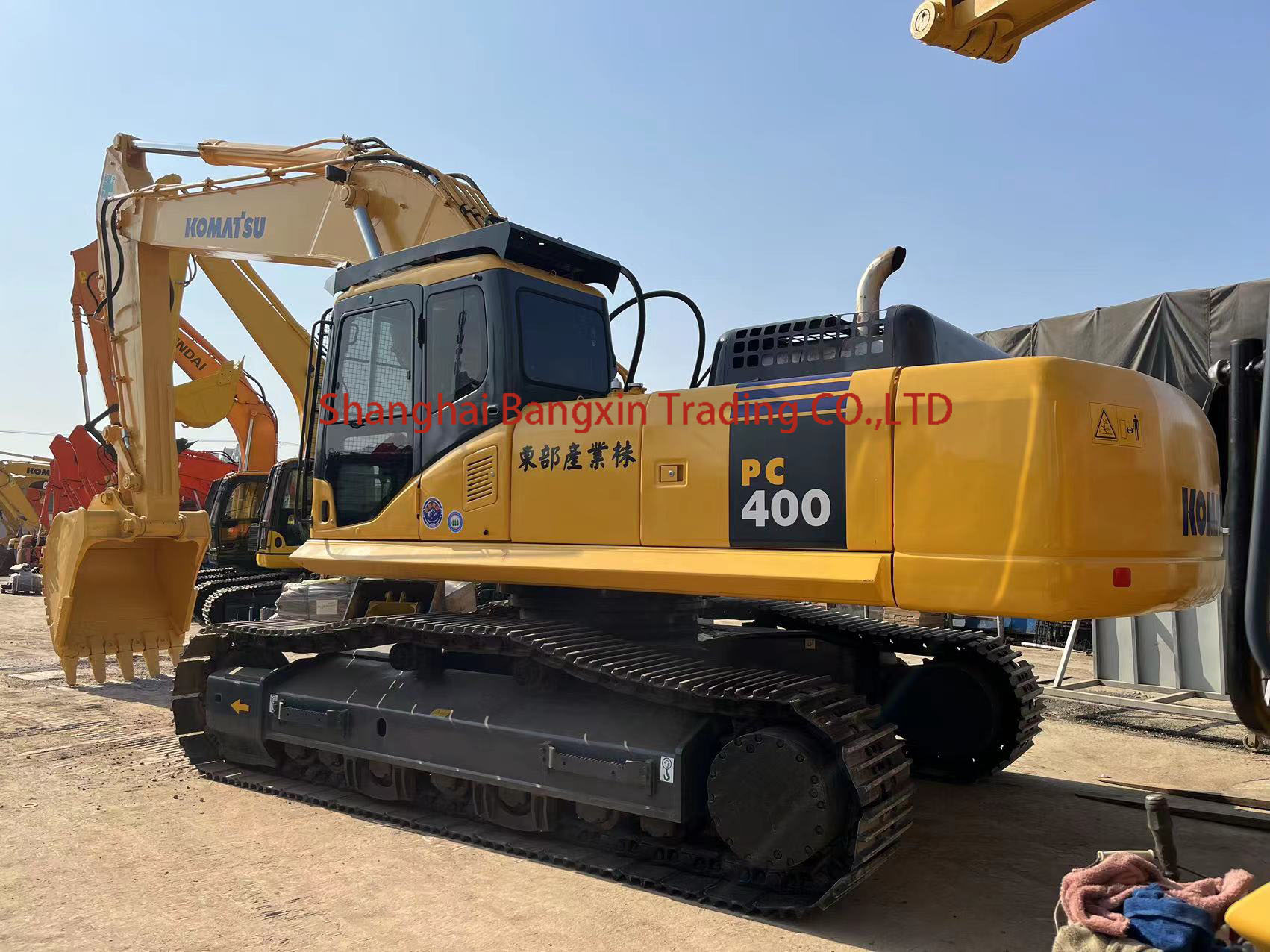 Komatsu PC400-7: идеальный сверхмощный экскаватор для крупномасштабных проектов 