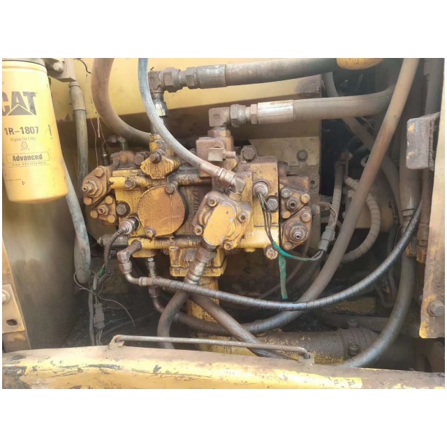 продавец подержанных экскаваторов Cat315C