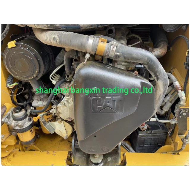 продавец подержанного мини-погрузчика Cat 226
